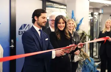 Prinsessa Sofia tyrmäävän tyylikkäänä dj:nä! Avasi prinssi Carl Philipin kanssa Avicii-museon Tukholmassa