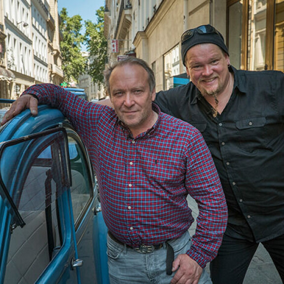 Ville on tehnyt runsaasti tv-ohjelmia Suomessa. Vuonna 2017 kuvattiin poliitikko Teuvo Hakkaraisen kanssa. Haapasalo ja kaverit