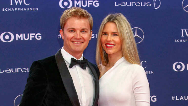 Huh, Nico Rosbergin Vivian-vaimon upea bikinivartalo tyrmäsi rannalla – kuvat! Nico Rosberg ja Vivian lomailivat.