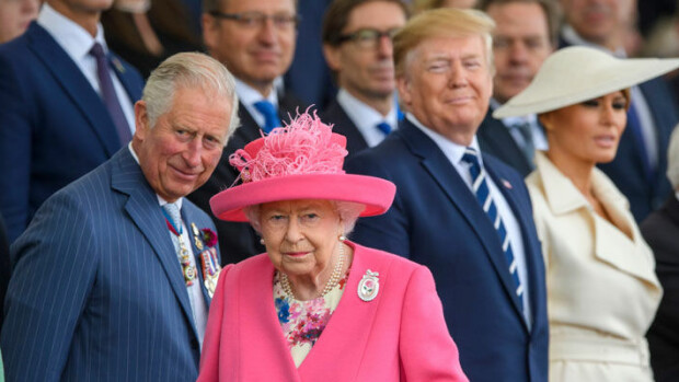 Jestas, mitä hölmöilyä! Brittihovi näytti Donald Trumpille presidentin paikan – kuvat! Brittihovi näytti Trumpille tämän paikan.