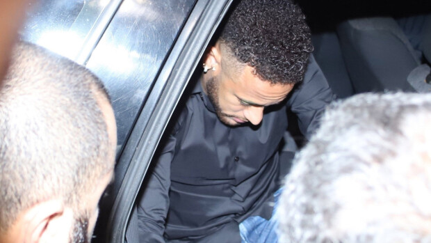 Kuvat: Neymar poliisikuulusteluissa Riossa - raiskaaja vai kiristyksen uhri? Neymar