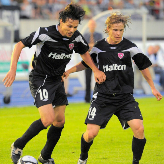 Konsta pelasi valtaosan ammattilaisurastaan FC Lahdessa, jossa ura loppui keväällä 2013. Kaudella 2009 rinnalla viiletti muuan Jari Litmanen. Konsta pelasi valtaosan ammattilaisurastaan FC Lahdessa, jossa ura loppui keväällä 2013. Kaudella 2009 rinnalla viiletti muuan Jari Litmanen.
