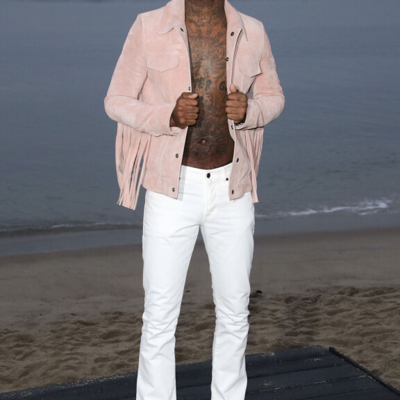 Kuka on mysteerinainen Keanu Reevesin seurassa? Paparazzikuvat muotinäytöksen jälkeen! 12