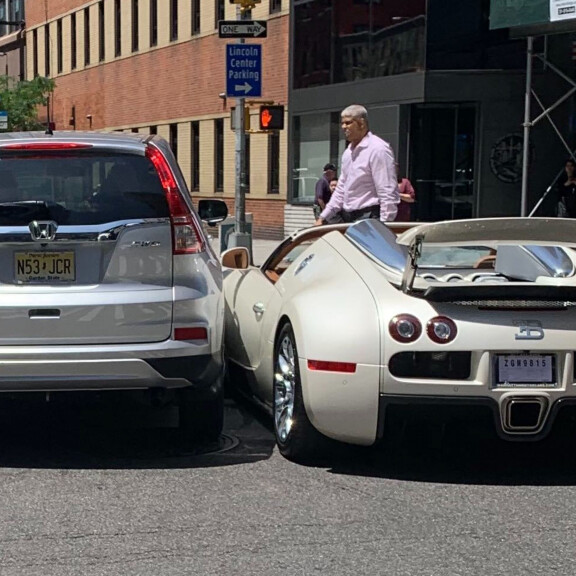 Kalliksi tuli! Näyttelijä Tracy Morgan ryttäsi Bugatti-superautonsa heti ensiajossa ja päätyi sairaalaan! Bugatti3