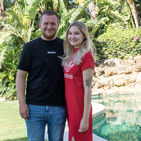 Eetu lähentyi Espanjan auringon alla sinkku-Essin kanssa. TIS-Eetu ja Essi