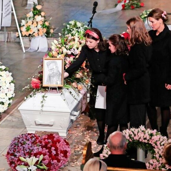 – Kuulin Arin kuolemasta isältäni. Sitten minun piti kertoa siitä lapsilleni. Se oli vaikeinta koko elämässäni, Märtha Louise kertoi Helt Harald -ohjelmassa. – Kuulin Arin kuolemasta isältäni. Sitten minun piti kertoa siitä lapsilleni. Se oli vaikeinta koko elämässäni, Märtha Louise kertoi Helt Harald -ohjelmassa.