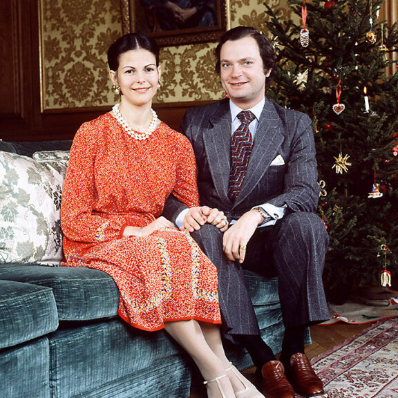 Silvia asettui asumaan kuninkaanlinnaan 1976. Kaarle Kustaa oli kruunattu hallitsijaksi kolme vuotta aiemmin. Ruotsin hallitsijapari Kaarle Kustaa ja Silvia