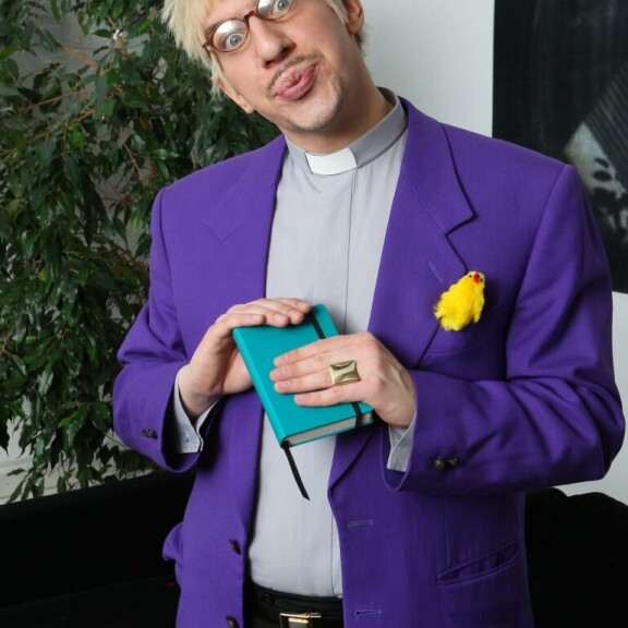 Usko Eevertti Luttinen tuli toiseksi tuli vuoden 2012 Putouksessa. Voiton vei Armi Toivasen esittämä Leena Hefner (o.s. Herppeenluoma). Aku Hirviniemen Usko Eevertti Luttinen tuli toiseksi tuli vuoden 2012 Putouksessa. Voiton vei Armi Toivasen esittämä Leena Hefner (o.s. Herppeenluoma).