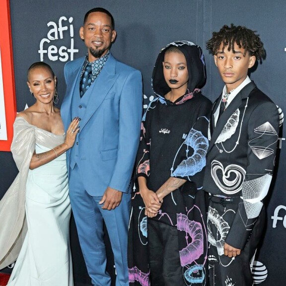 Hollywood-tähti on ollut naimisissa näyttelijä Jada Pinkett Smithin kanssa vuodesta 1997. Willow, 21, ja Jaden, 23, ovat tähden nuoremmat lapset. Hollywood-tähti on ollut naimisissa näyttelijä Jada Pinkett Smithin kanssa vuodesta 1997. Willow, 21, ja Jaden, 23, ovat tähden nuoremmat lapset.