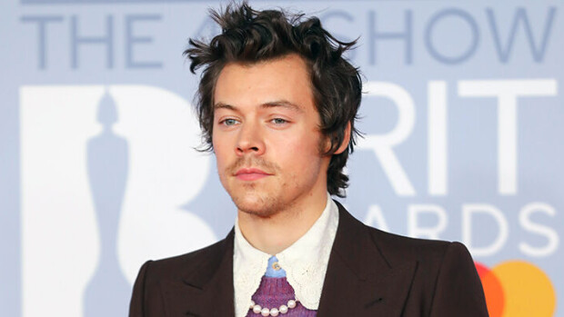 Wow! Laulaja Harry Styles sai fanit villiintymään – pukeutui klassikkoelokuvan ikoniseksi hahmoksi: 'Näytät uskomattomalta!' Harry Styles