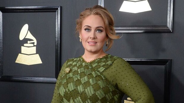 Naisilta brutaaleja kommentteja! Adele pettyi keskusteluun painonpudotuksestaan: Kehoani on esineellistetty koko urani ajan Adele