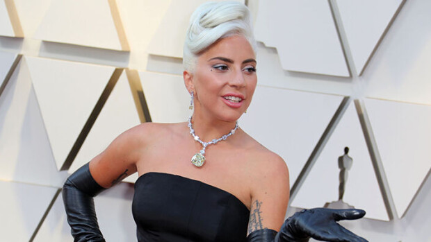 Jestas! Lady Gaga poseerasi kameralle ilman rihman kiertämää: näin rohkeissa kuvissa et ole tähteä toviin nähnyt! Lady Gaga