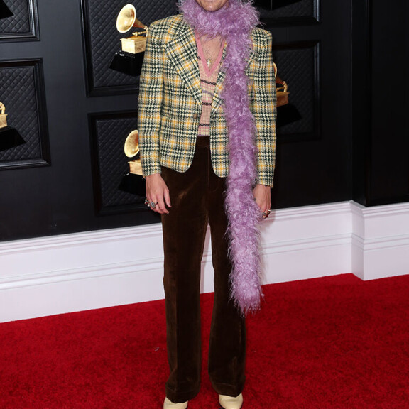 Maaliskuussa Harry pukeutui tyylikkäästi Grammy-gaalaan. Harry Styles