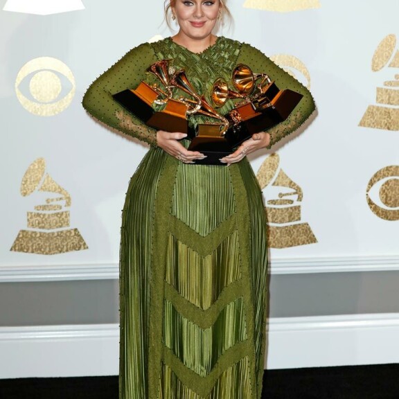 Palkintokaapissaan laulajalla on peräti 15 Grammyä. Palkintokaapissaan laulajalla on peräti 15 Grammyä.