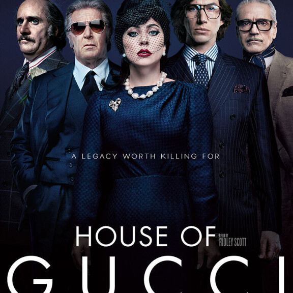 Jestas! Lady Gaga poseerasi kameralle ilman rihman kiertämää: näin rohkeissa kuvissa et ole tähteä toviin nähnyt! House Of Gucci -poster
