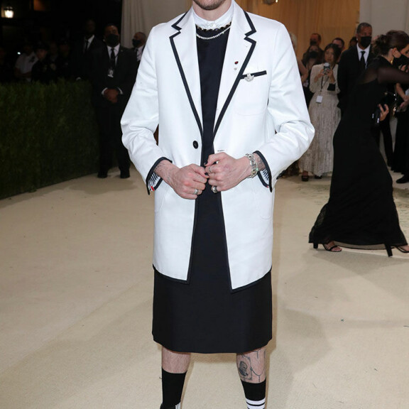 Pete Davidson kuuluu New Yorkin julkkisskenen a-listalle. Kuva syyskuulta muotigaalasta Metropolitan-museosta. Pete Davidson