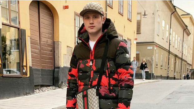 Ökyluksusta, avointa huumeidenkäyttöä ja aseiden vilauttelua - Einàr oli oikea gangstaräppäri ja se näkyy supersuosittujen hittibiisien musavideoilla! Einar