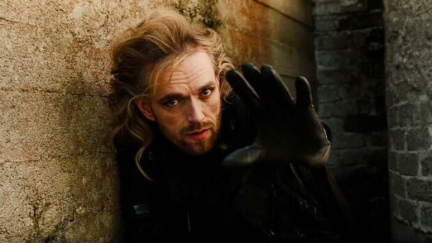 Mitä ihmettä tapahtui Anssi Kelalle? Esiintyi Vain elämää -ohjelmassa lähes tunnistamattomana: 'Panohanskat käteen!' Anssi Kela