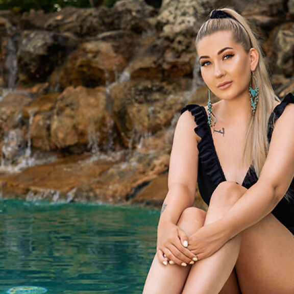 Tässä ovat Temptation Island Suomen juhlakauden naissinkut! 'Mulle miehiä ja viinaa yhdistää yksi asia: Mä nielen viimeiseen pisaraan' - katso kuumat bikinikuvat Aurinkorannikolta! Temptation island suomi Kia