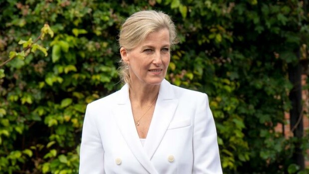 Harvinaisen suoraa puhetta kreivitär Sophielta – avautuu vaihdevuosioireistaan Sophie