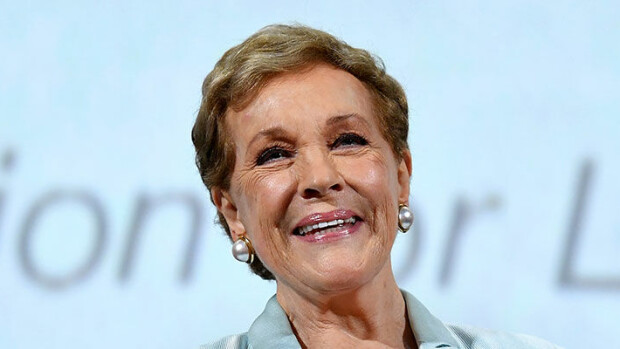 Maija Poppanen -tähti Julie Andrews täyttää 86 vuotta - elätti jo lapsena perheensä laulamalla, on nykyään podcast-tähti! Julie Andrews
