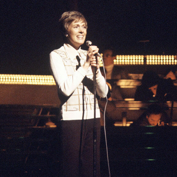 Ennen epäonnistunutta leikkausta Julie oli neljän oktaavin sopraano. Julie Andrews
