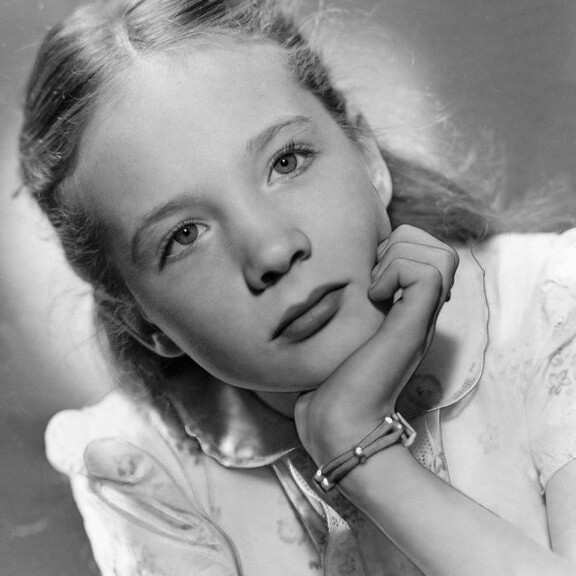 Julie ansaitsi leipänsä laulamalla jo pikkutyttönä. Äidin mielestä elämä on ihmisen paras koulu. Julie Andrews