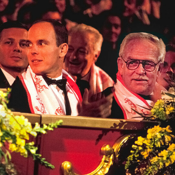 Ruhtinas Rainier vaati Albertia vaikenemaan aviottomista lapsistaan. Ruhtinas Rainier ja prinssi Albert