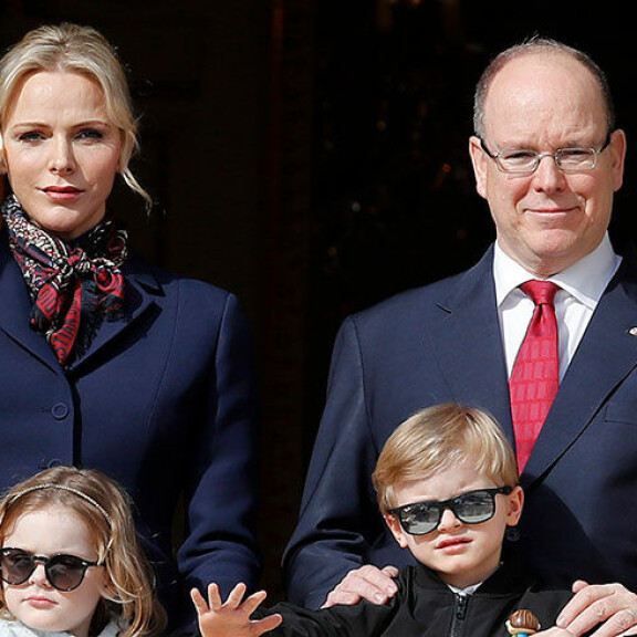 Jacques on sisaruksista ujompi ja hiljaisempi, mutta häntä odottaa tulevaisuudessa hallitsijan rooli. Ruhtinaspari Albert ja Charlene, prinssi Jacques ja prinsessa Gabriella