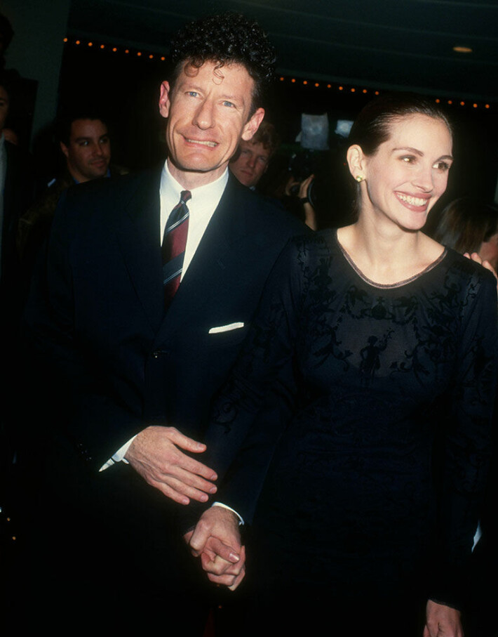 Juorujen mukaan Lyle jätti Julia-vaimonsa, mutta pari itse perustelee eroaan urakiireillä. Lyle Lovett ja Julia Roberts