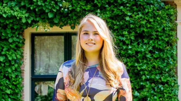 Alankomaiden teiniprinsessat perhepotretissa – lukiosta valmistunut kruununprinsessa Catharina-Amalia, 17, viettää välivuotta Catharina-Amalia