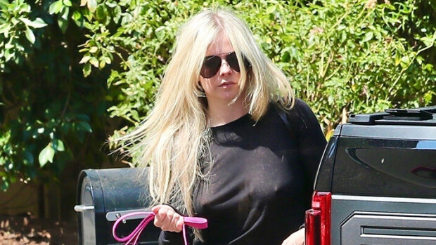 Avril Lavignen seksikäs kyläilytyyli: läpinäkyvä paita varasti huomion - antoisat kuvat! Avril Lavigne