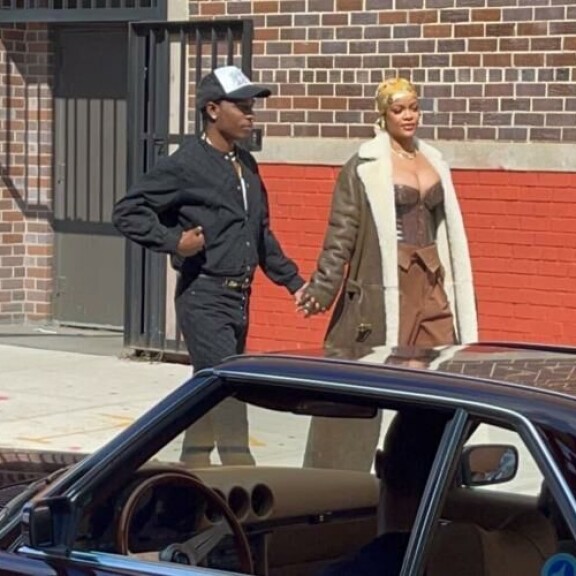 Rihanna ja Asap astelivat rakastuneina Bronxissa. Rihanna ja Asap astelivat rakastuneina Bronxissa.