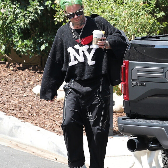 Avril Lavignen seksikäs kyläilytyyli: läpinäkyvä paita varasti huomion - antoisat kuvat! mod