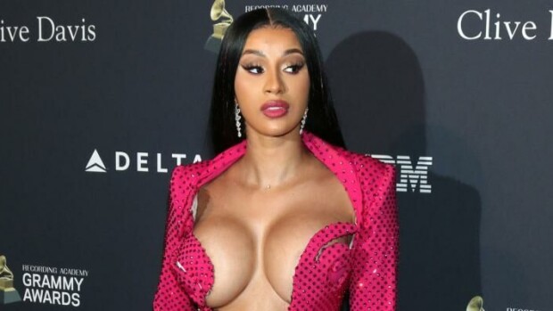 Jestas, mitä nakukuvia! Cardi B paljasti vauvauutisen televisiossa - ja läväytti heti perään someen ällistyttävän rohkeita poseerauksia Cardi B