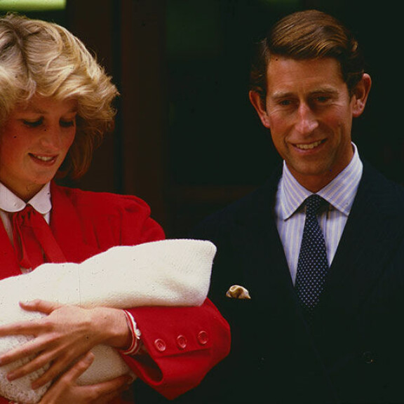 Prinssi Charlesin ja prinsessa Dianan jäätävä avioliitto paljastui valtiovierailulla! Katso Dianan elämän tunnetuimmat kuvat! Prinssi Charles, prinsessa Diana ja prinssi Harry