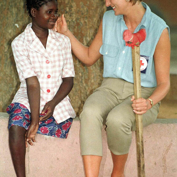 Prinssi Charlesin ja prinsessa Dianan jäätävä avioliitto paljastui valtiovierailulla! Katso Dianan elämän tunnetuimmat kuvat! Prinsessa Diana ja Sandra
