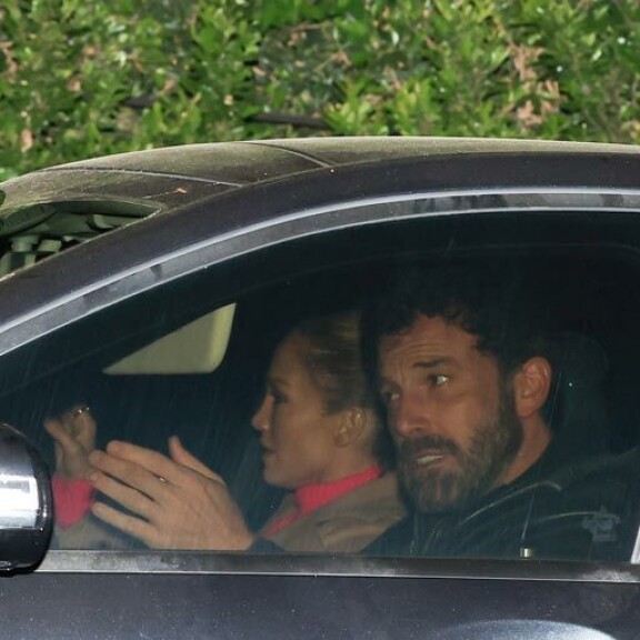 Supertähdet eivät ole kommentoineet suhdettaan julkisuudessa, mutta eivät myöskään peittele tunteitaan. Supertähdet eivät ole kommentoineet suhdettaan julkisuudessa, mutta eivät myöskään peittele tunteitaan.