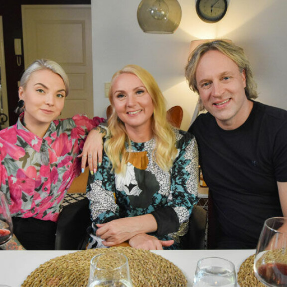 Kapinointia vanhempia vastaan! Veronica Verhon äiti paljastaa tyttärensä kapinoineen paljon teininä: ”Me tapeltiin koko ajan!” veronica, anneli ja kape