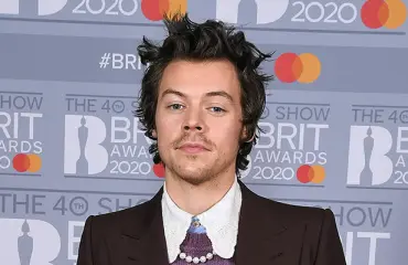 Seksileluja, juustoa! Näin kummallisilla esineillä fanit heittelevät laulajia