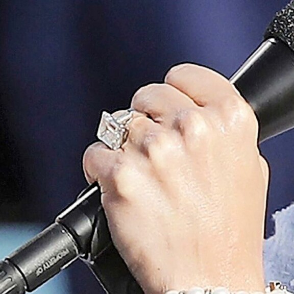 Pitääkö JLo miljoonasormuksen? Pitääkö JLo miljoonasormuksen?