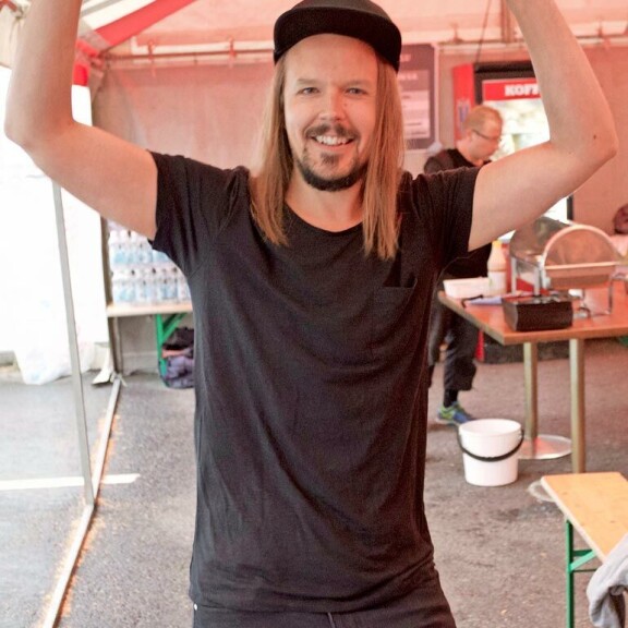 Jukka; Poika  nousi  menestykseen  vuonna  2011 julkaistulla  Silkkiihitillä. Jukka  Poika  nousi  menestykseen  vuonna  2011 julkaistulla  Silkkiihitillä.