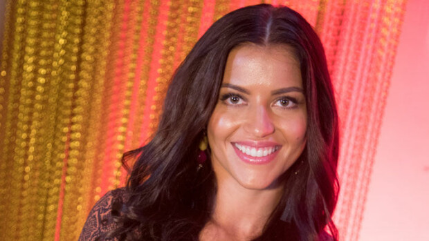 ”Öisin yhteistä aikaa!” Jääkiekkoilija Siim Liivikin kanssa seurusteleva Salkkarit-kaunotar Sofia Arasola elää kiireistä arkea! Sofia Arasola on Siim Liivikin rakas.