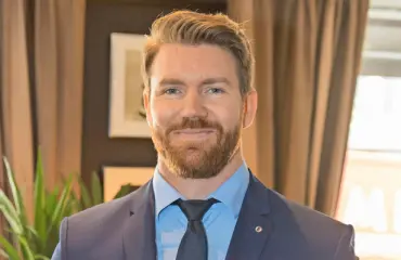 Pelihimo iski! Bachelor-Joni ravasi pelikoneen ja raha-automaatin välillä – kuva!