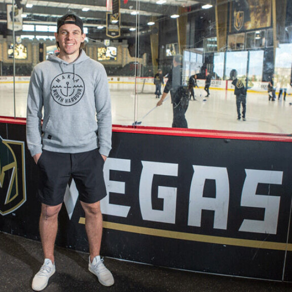 Seiska tapasi Erik Haulan Golden Knightsin harjoitushallissa Las Vegasin laitakaupungilla. Seiska tapasi Erik Haulan Golden Knightsin harjoitushallissa Las Vegasin laitakaupungilla.