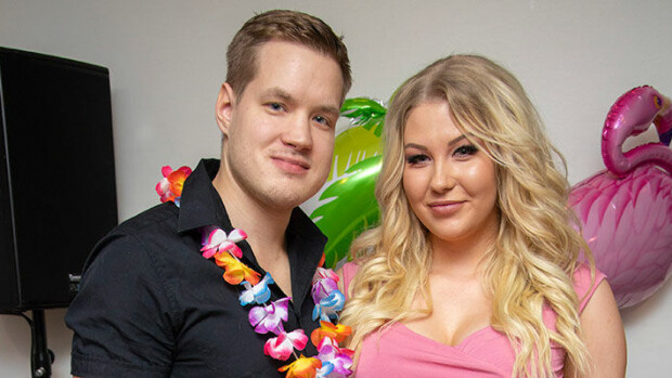 Temptation Island Suomi Juuso ja Vilma rähisivät kultajuhlien jatkoilla - ilkeää solvausta keskellä katua: Suutele sitä liinaa! Temptation Islandin Juuso ja Vilma