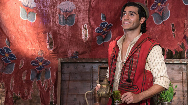 Seiska tapasi Aladdin-tähdet - Mena Massoud paljasti huikean yksityiskohdan: 'Ratsastin Jordanian kuninkaan kamelilla' mena massoud