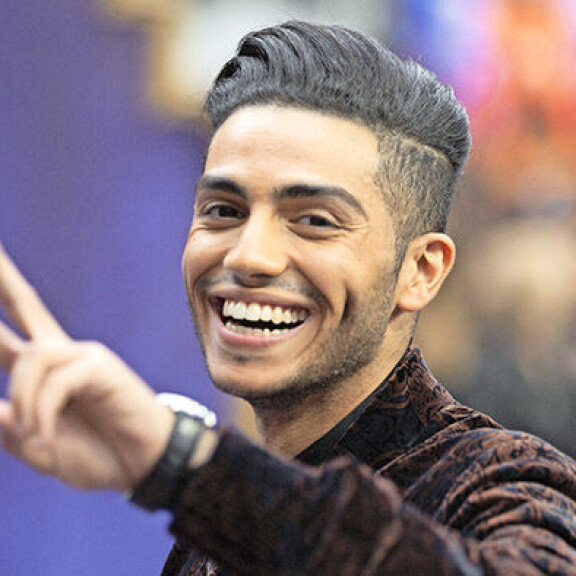 Seiska tapasi Aladdin-tähdet - Mena Massoud paljasti huikean yksityiskohdan: 'Ratsastin Jordanian kuninkaan kamelilla' Mena Massoud