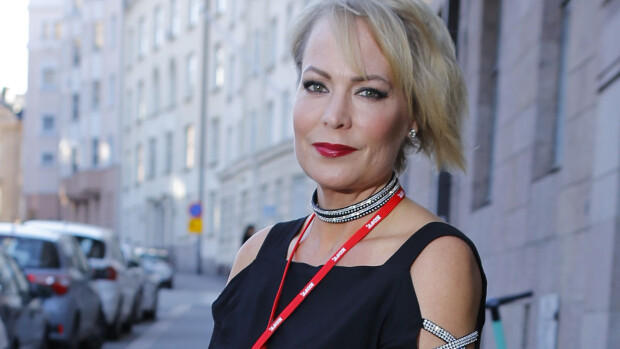 Susanna Ruotsalainen palasi julkisuuteen - kommentoi niukkasanaisesti Matti Nykäsen kuolemaa: 'Annetaan sielun levätä' Susanna Ruotsalainen