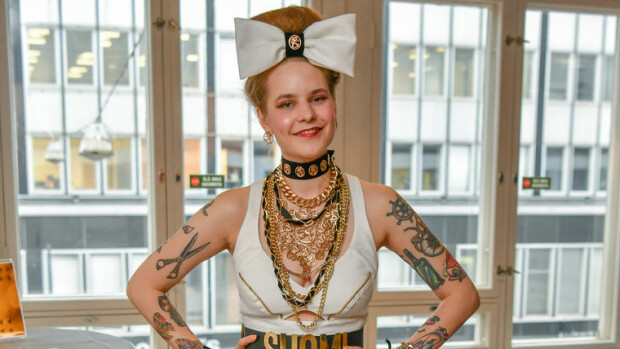 Toimittaja Ina Mikkola on työskennellyt myös Hollywoodissa! Paljastaa erikoisen faktan kulisseista: 'Pelkäsin, että minut haastetaan oikeuteen' Ina Mikkola